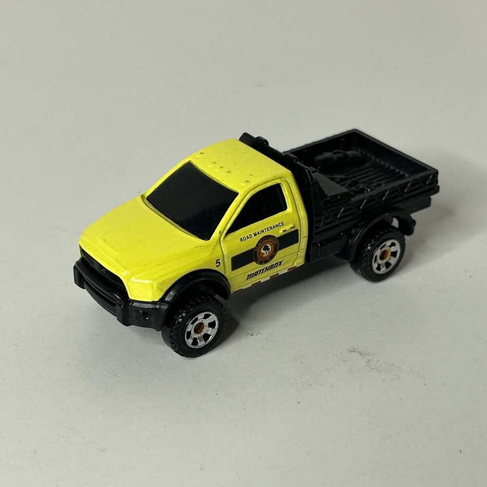 Matchbox 2016 Ram Flatbed Truck Yellow Road Maintenance Diecast Car